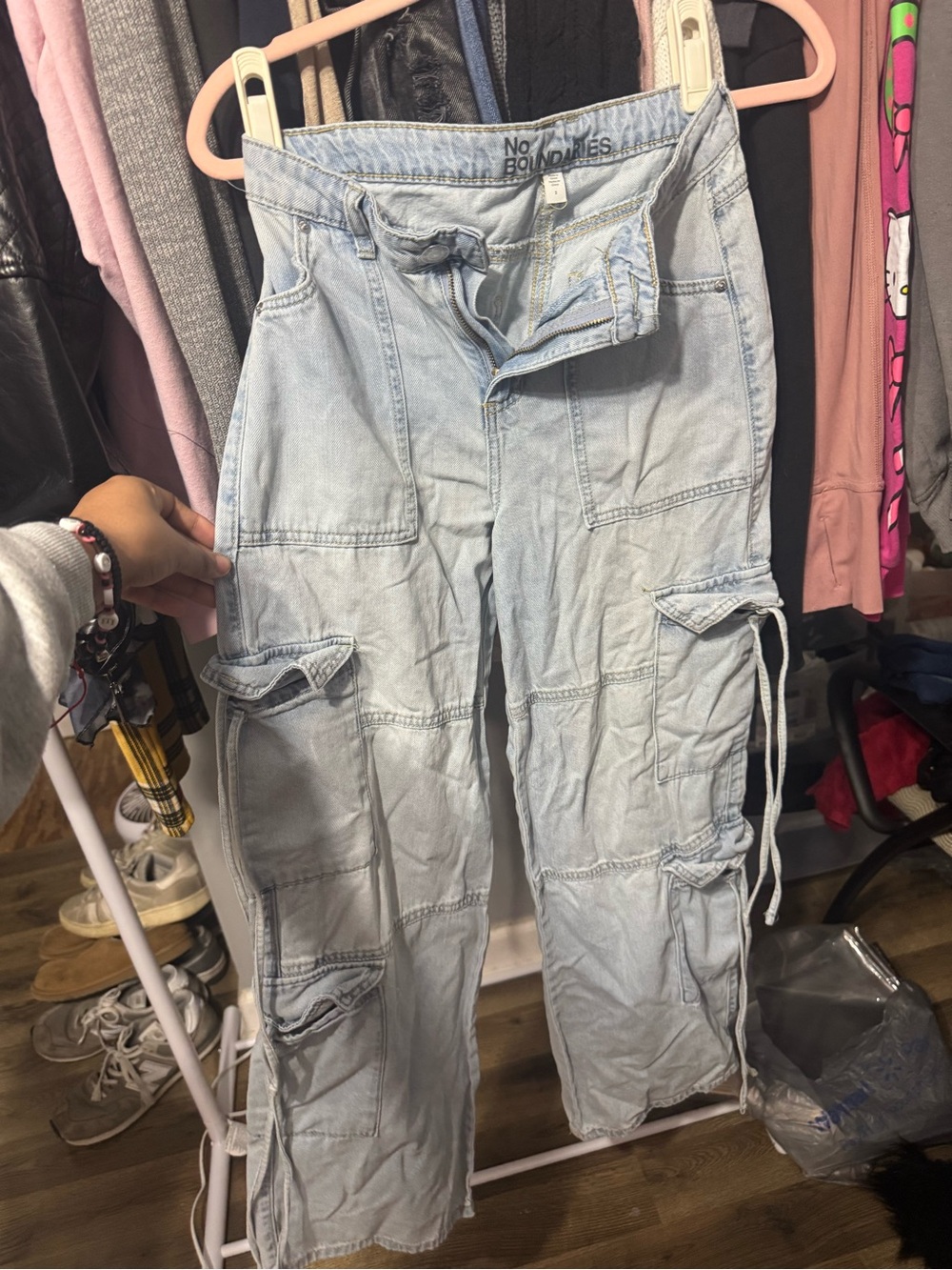No Boundaries Light Blue Wide-Leg Cargo Jeans with Tie Details - Picture 3 of 5